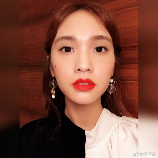 angelababy杨丞琳的m型嘴唇自带减龄效果不用打针你也能做到