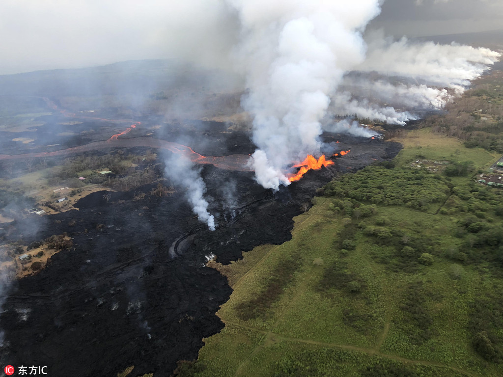 冒死实拍夏威夷基拉韦厄火山喷发时的毁灭性的景象