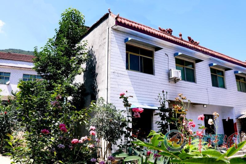 旅游扶贫乡村行系列报道之二 大山里蹚出希望路