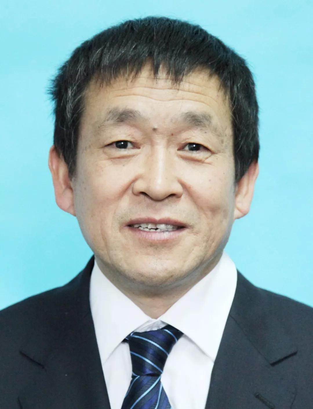 55岁,从教38年,教了30年高三数学,带出了近200名清华,北大学生,这就是