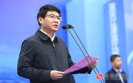 铁人首次下长江2018江津滨江城市铁人三项挑战赛开赛