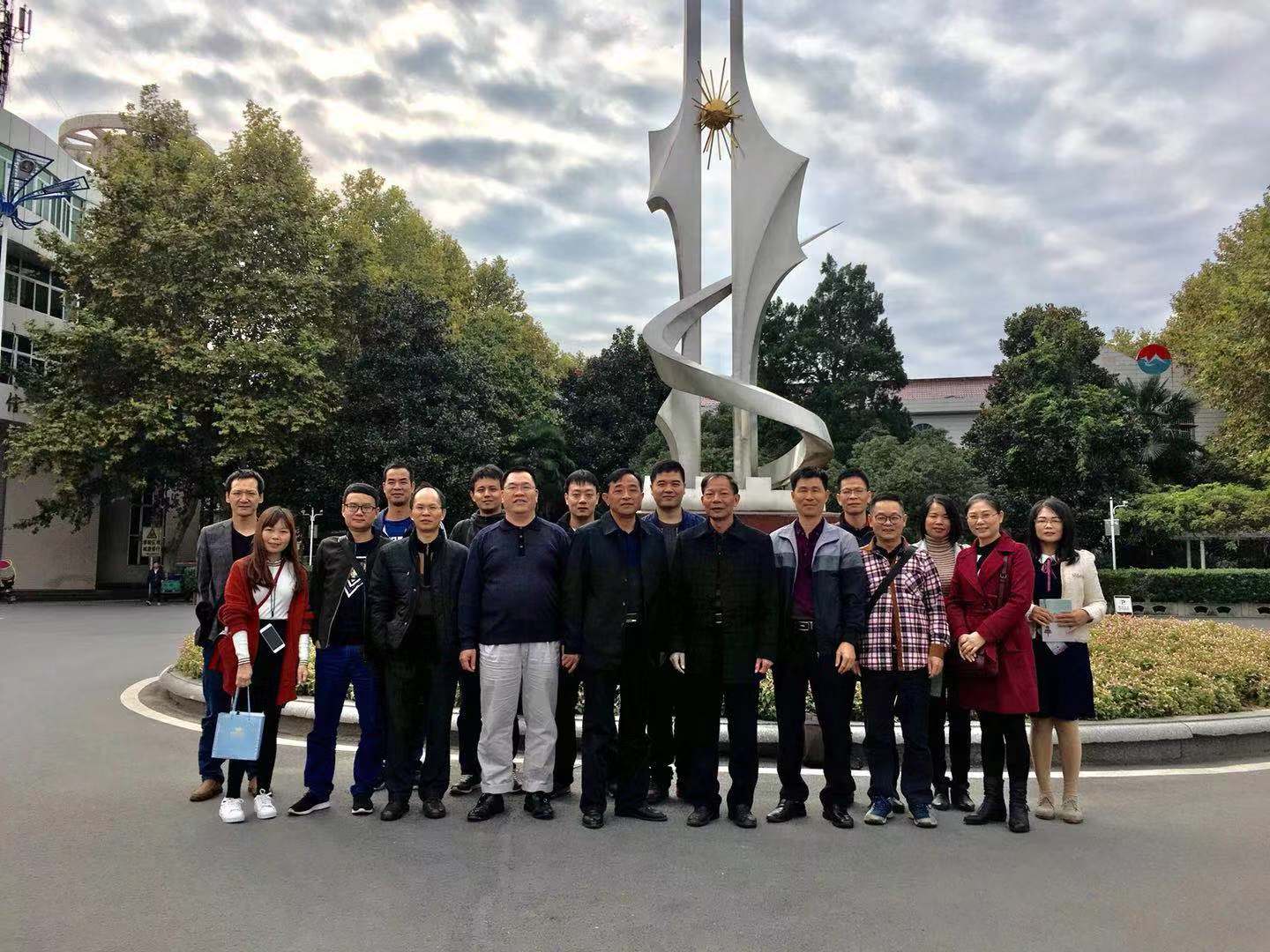 广东省惠州市杨侨中学来毛坦厂中学参观交流