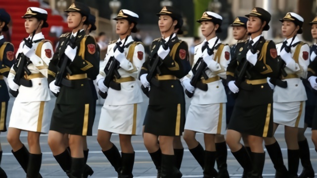 冷知识为什么参加阅兵的女兵必须穿丝袜