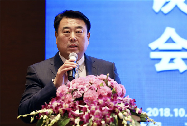 沈阳通用航空产业基地管理委员会主任刘国印向参会的近百家深圳企业