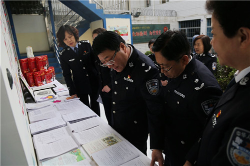 副巡視員查友明帶領相關處室負責同志先後赴女子監獄,華山監獄艾滋病