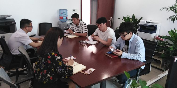 打伞破网扫黑除恶西安经开区在行动