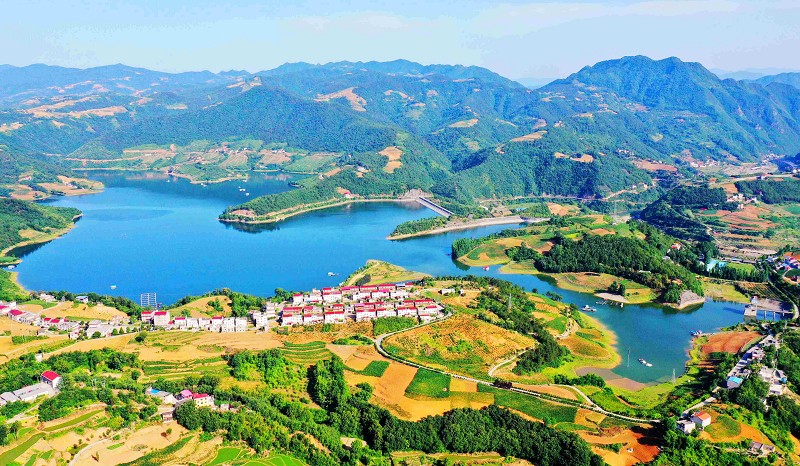 寺坪镇大畈村天子湖美景如画