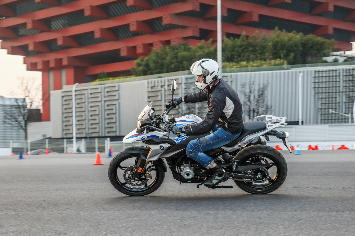 创新bmwg310gs诠释公路与越野骑行