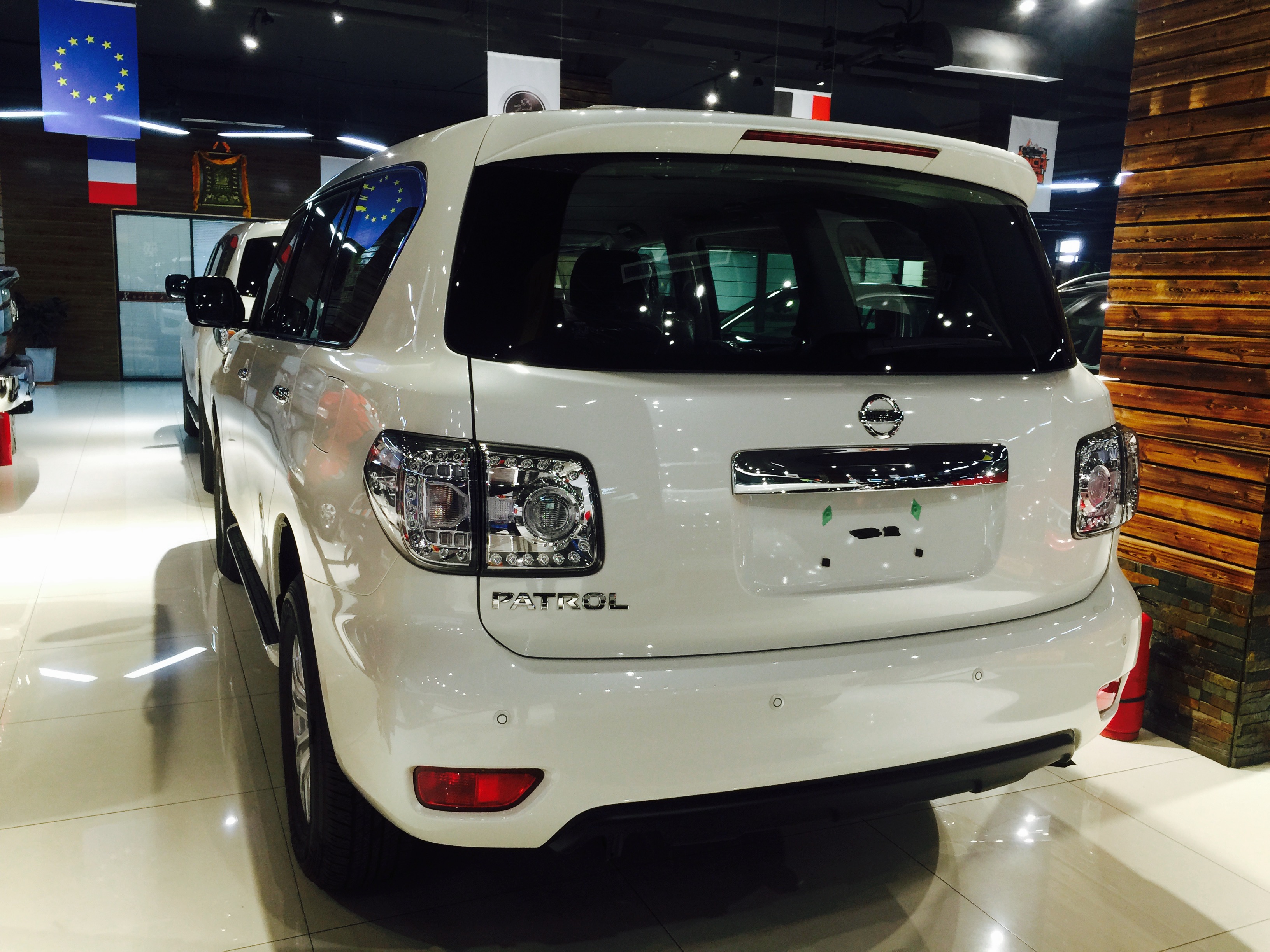 天津港口尼桑途乐专卖店震撼低价50万