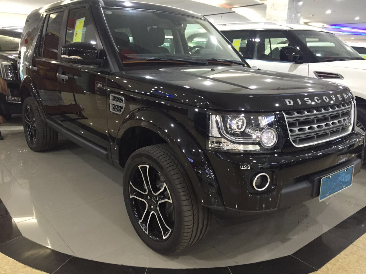 珍藏版路虎发现4 天津港现车最低价格