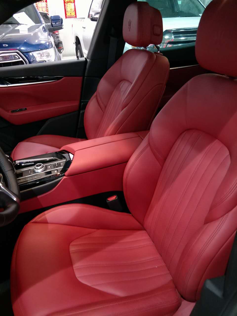 玛莎拉蒂豪华suv 港口大量现车低价甩