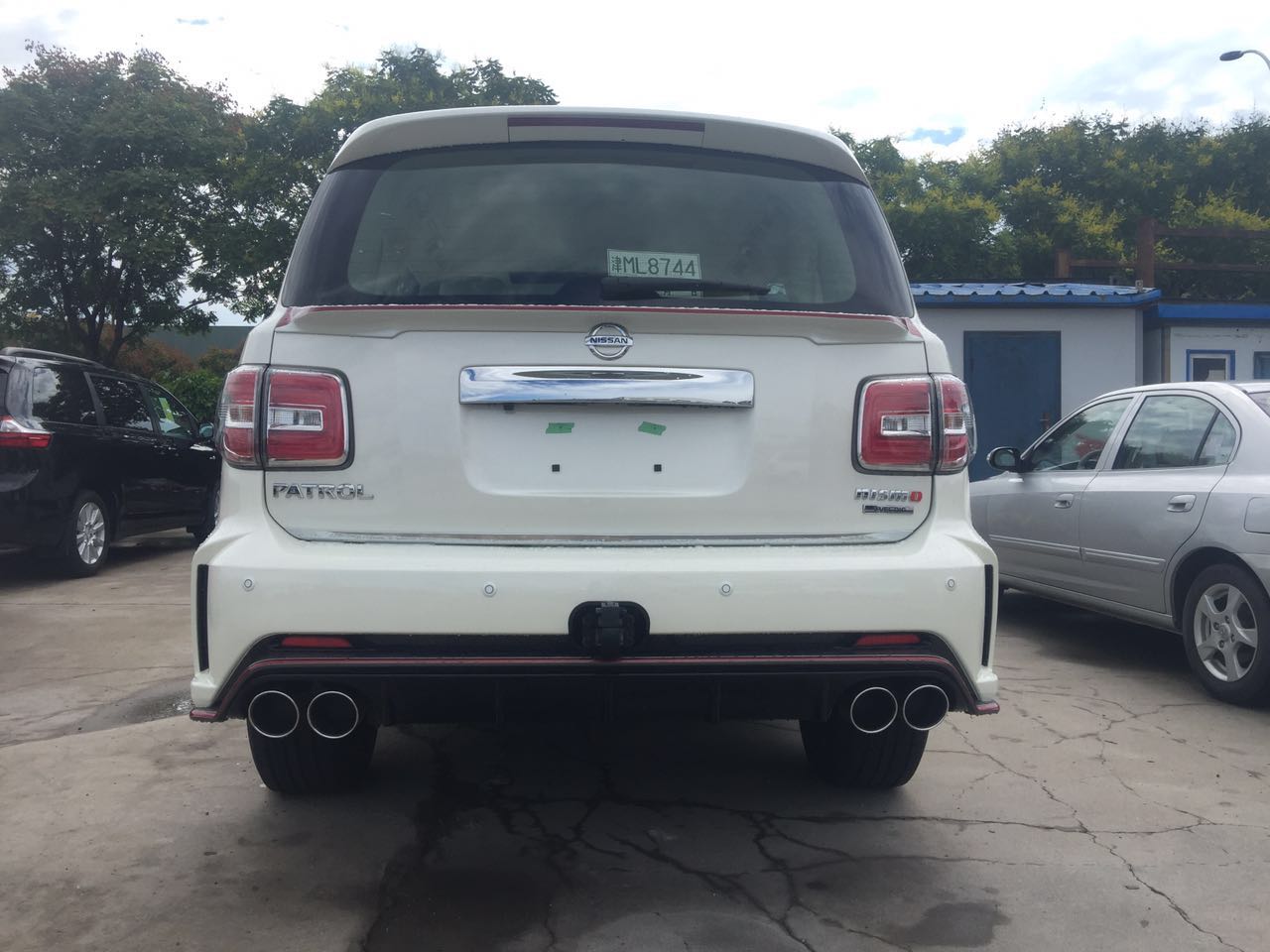 2018款中东版日产途乐y62低配高配配置表详情