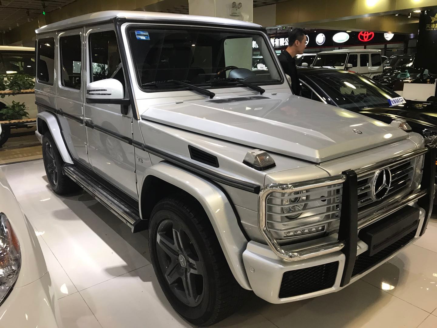 17款奔驰g500顶配价格三差速锁史上最强越野性能suv