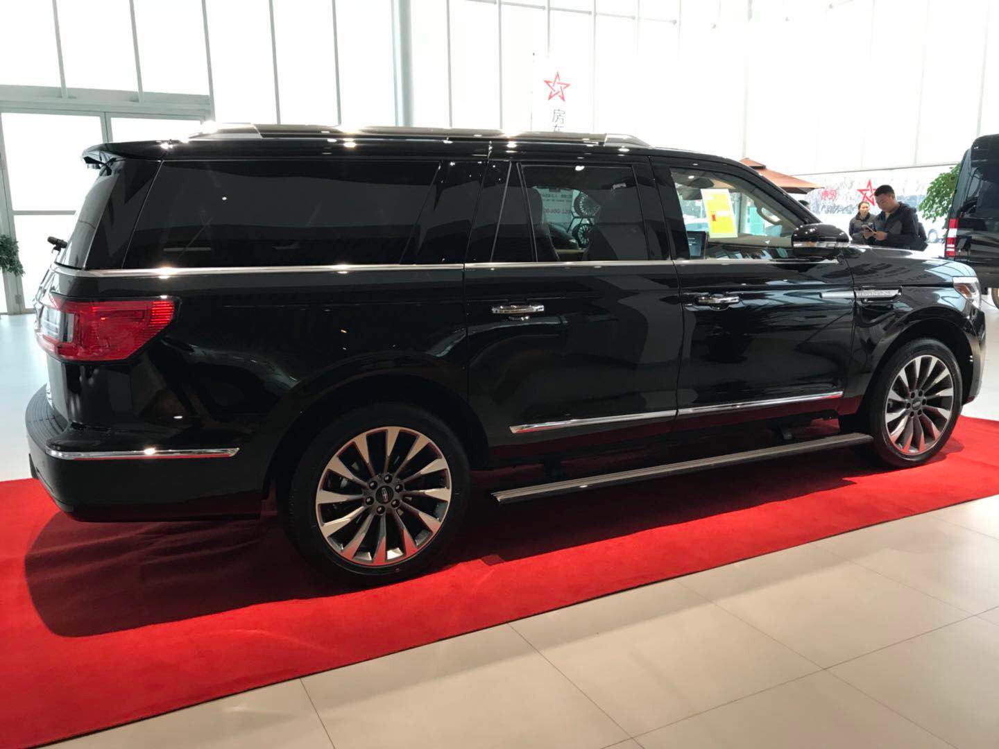 18款林肯外教官 尊贵气息让人肃然起敬_凤凰网汽车_凤凰网