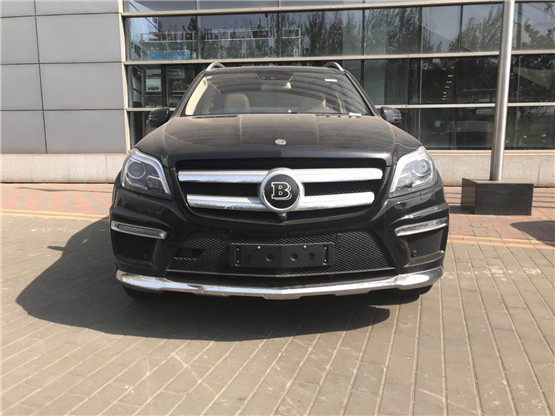 奔驰巴博斯50gr外观不像一般越野车大量采用那种方方正正而过于强悍的