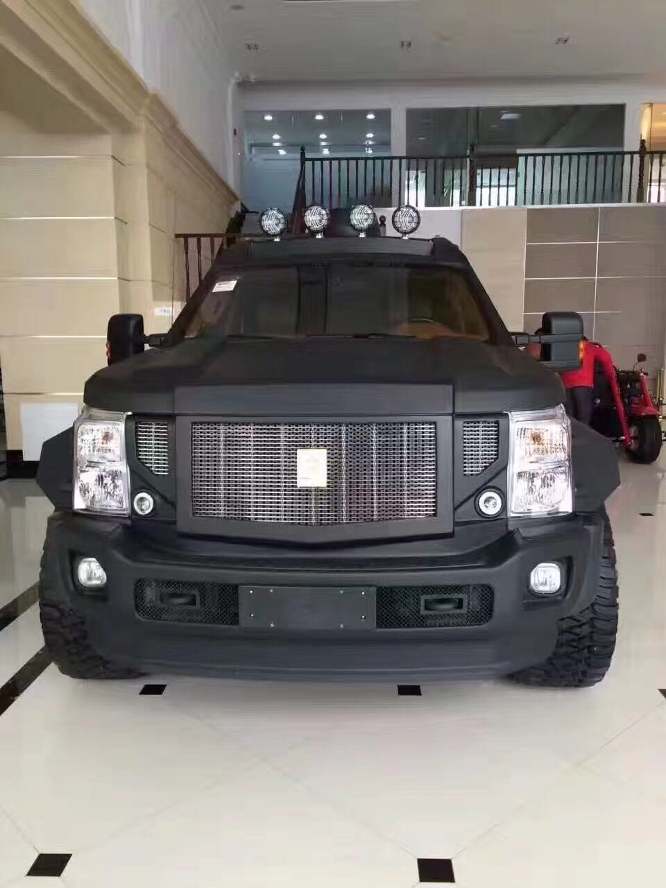 乔治巴顿最新款越野车象坦克一样的suv