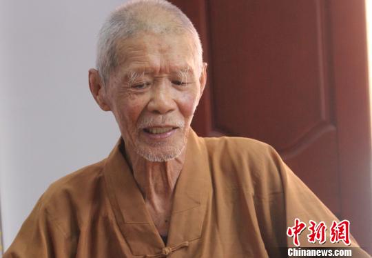 图为福建泉州开元寺住持释道元. 廖静 摄