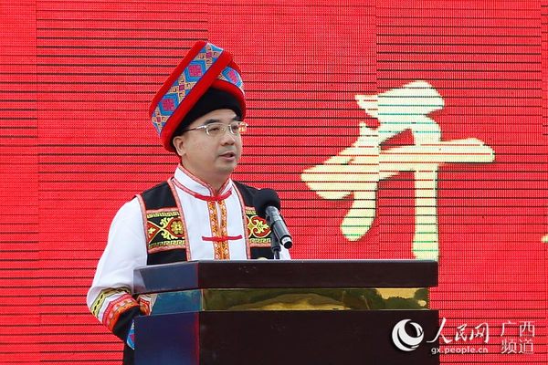 上林县委书记梁平江致辞