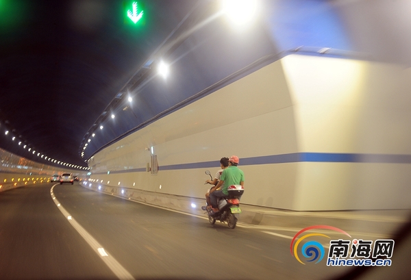 三亚红纱隧道禁止电动车驶入 多辆电动车违规通行