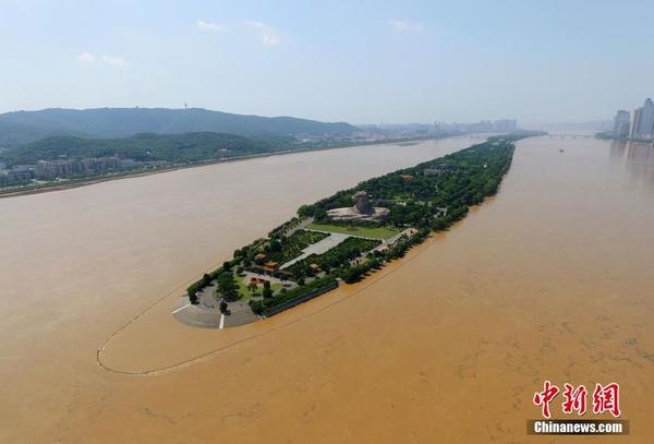 受強降雨影響,湖南長沙湘江出現今年入汛以來最高水位.