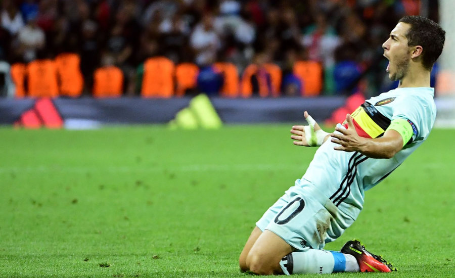 阿扎尔霸气滑跪庆祝