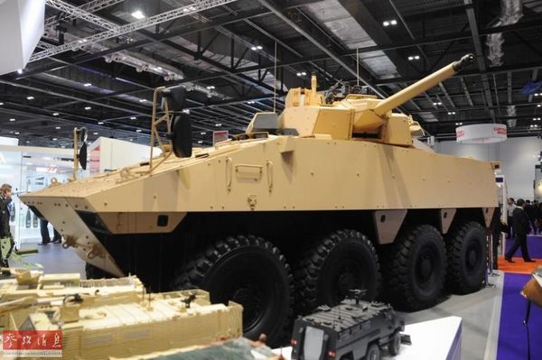 参展的vbci轮式步兵战车.