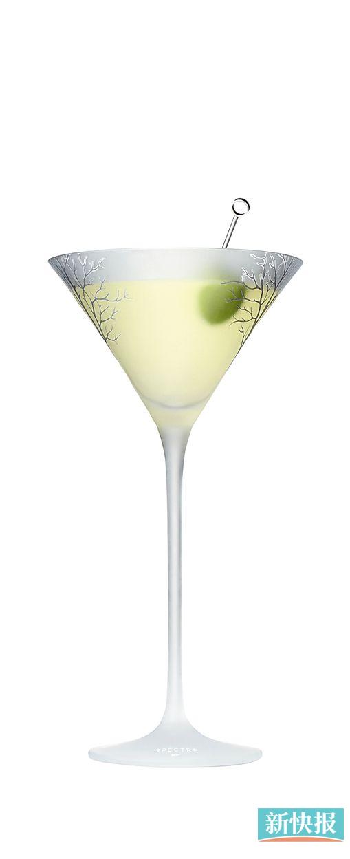 丰饶雪树 伏特加马天尼    调法:准备60毫升雪树伏特加,15毫升干味