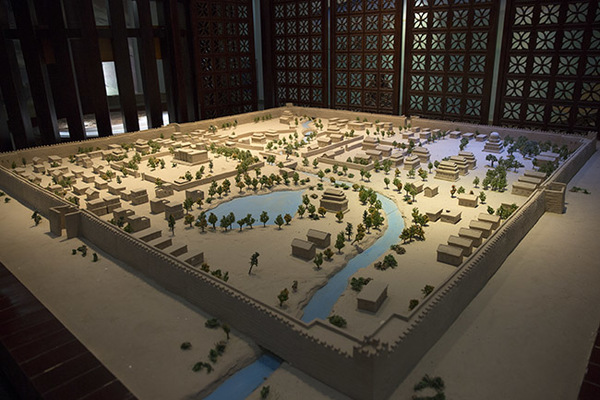 楼兰古城的复原沙盘模型