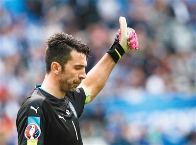 意大利队守门员布冯 (资料图片)