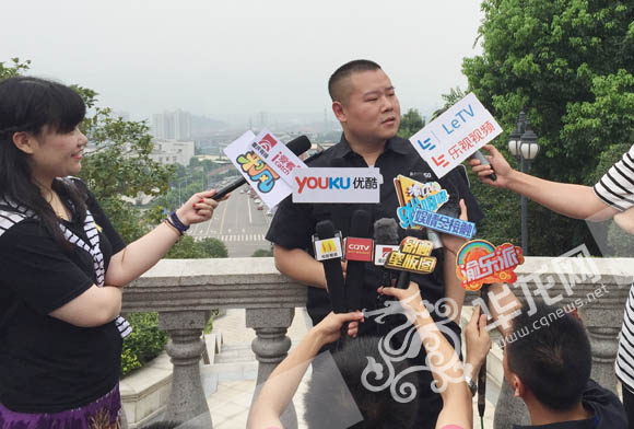 电影《幸福马上来》迎岳云鹏进组 坦言这两年熬夜太累想休息