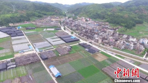 福建大学生走基层体验传统文化 智助屏南乡土文化传承_凤凰资讯