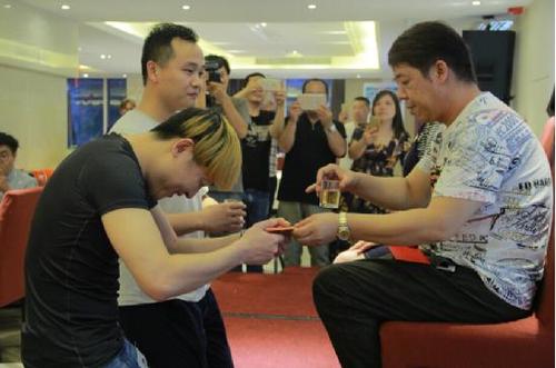 现场由长沙红太阳演艺集团当家主持人彭鹰老师友情客串主持