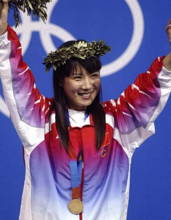 杜丽在2004年雅典奥运会上为中国摘得首金