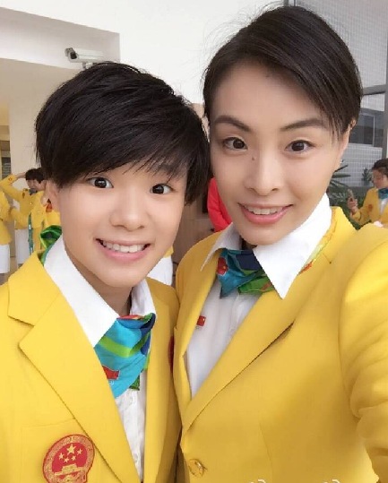 吴敏霞联手重庆姑娘施廷懋夺双人三米板金牌