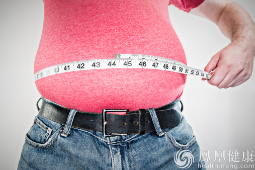 加上久坐不运动,男人很快就会形成啤酒肚,不仅不好看,还很容易被老婆