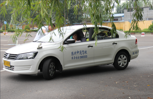 本报枣庄8月17日讯(记者 甘倩茹 实习生 褚夫晴 近日,为适应驾校收费