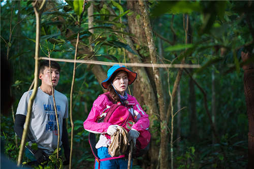 《我们的法则》黄子韬上演活火山高空跳伞