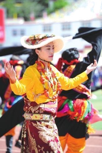 西藏昌都市第二届三江茶马文化艺术节隆重开幕