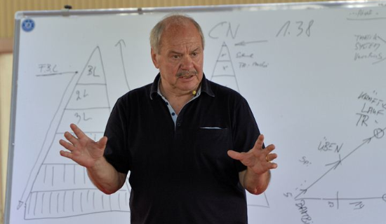 国足首任洋帅施拉普纳被授予沈阳市荣誉市民