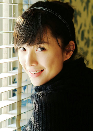 李佳李佳,女,中国内地演员,1977年10月9日出生于云南省,2000年毕业于