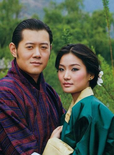 实拍不丹最英俊国王的妻子近照