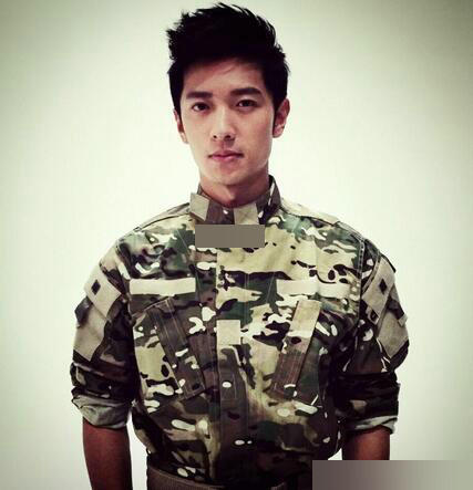 "第一届香港先生"冠军高钧贤,很眼熟吧,得冠军后就签约无线了!虽参