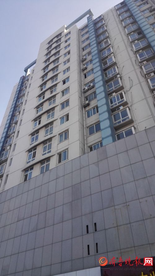 保姆撞开卧室门女童已坠楼下 事发济南海蔚广场