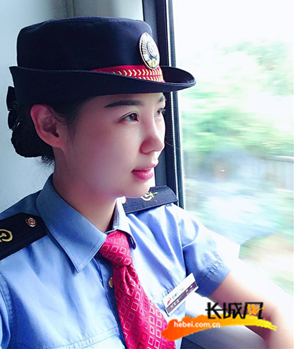 牢记责任无悔付出 记k233列车上的最美乘务员刘丹