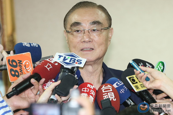 台"国防部长"冯世宽给自己打百分 网友讽:总分3000