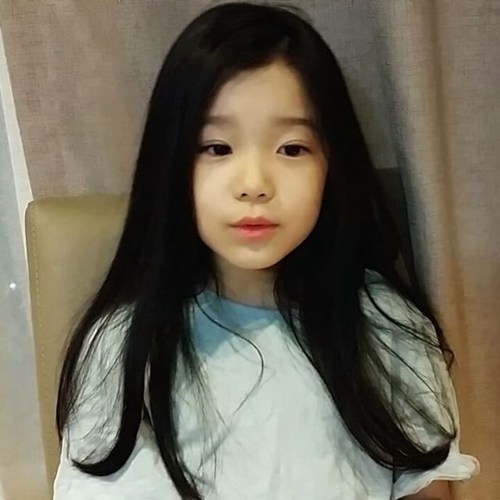 韩国8岁女孩被称最美女童看到她妈的样子你才惊呆