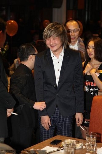 王大治近况少白头烟不离手人气不减网友替董洁捏了一把汗