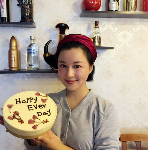 《还珠格格》淑芳斋四宝 小桌子小凳子明月彩霞近照