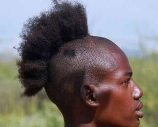 看非洲人的百变发型 没有我们想的那样简单