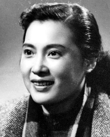 94岁传奇女演员秦怡近照 气质完胜60岁刘晓庆